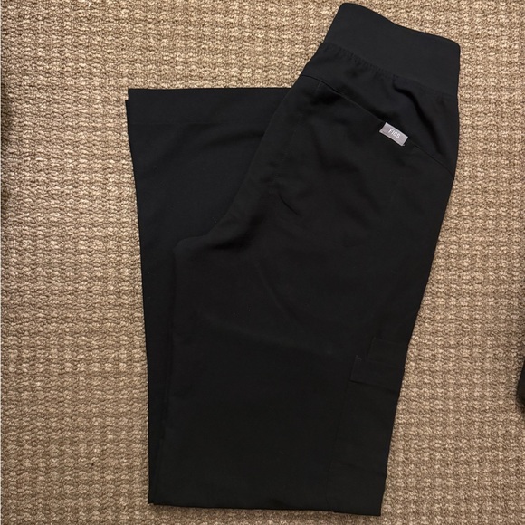 FIGS bundle — XXS Rafaela top and XS Isabel high waisted pant RESERVED - Picture 9 of 10